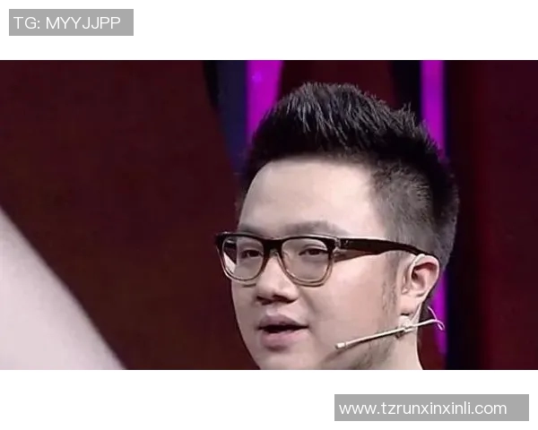 足球明星巴图图的传奇人生与赛场背后的故事揭秘